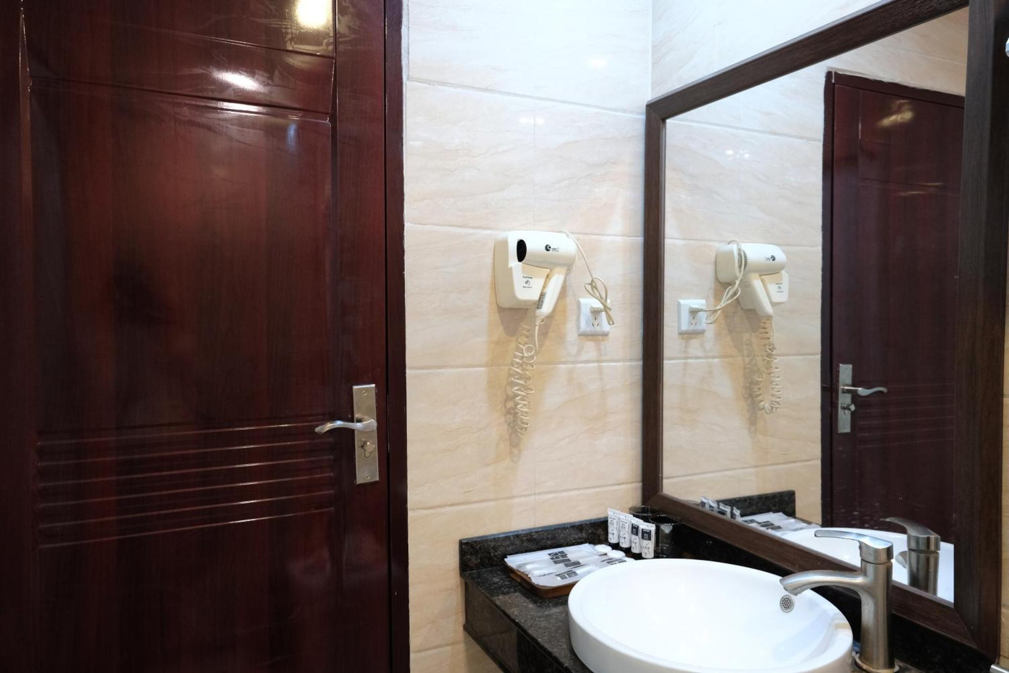 Huahang Hotel - Guangzhou Baiyun International Airport - Free Airport Shuttle Bus מראה חיצוני תמונה