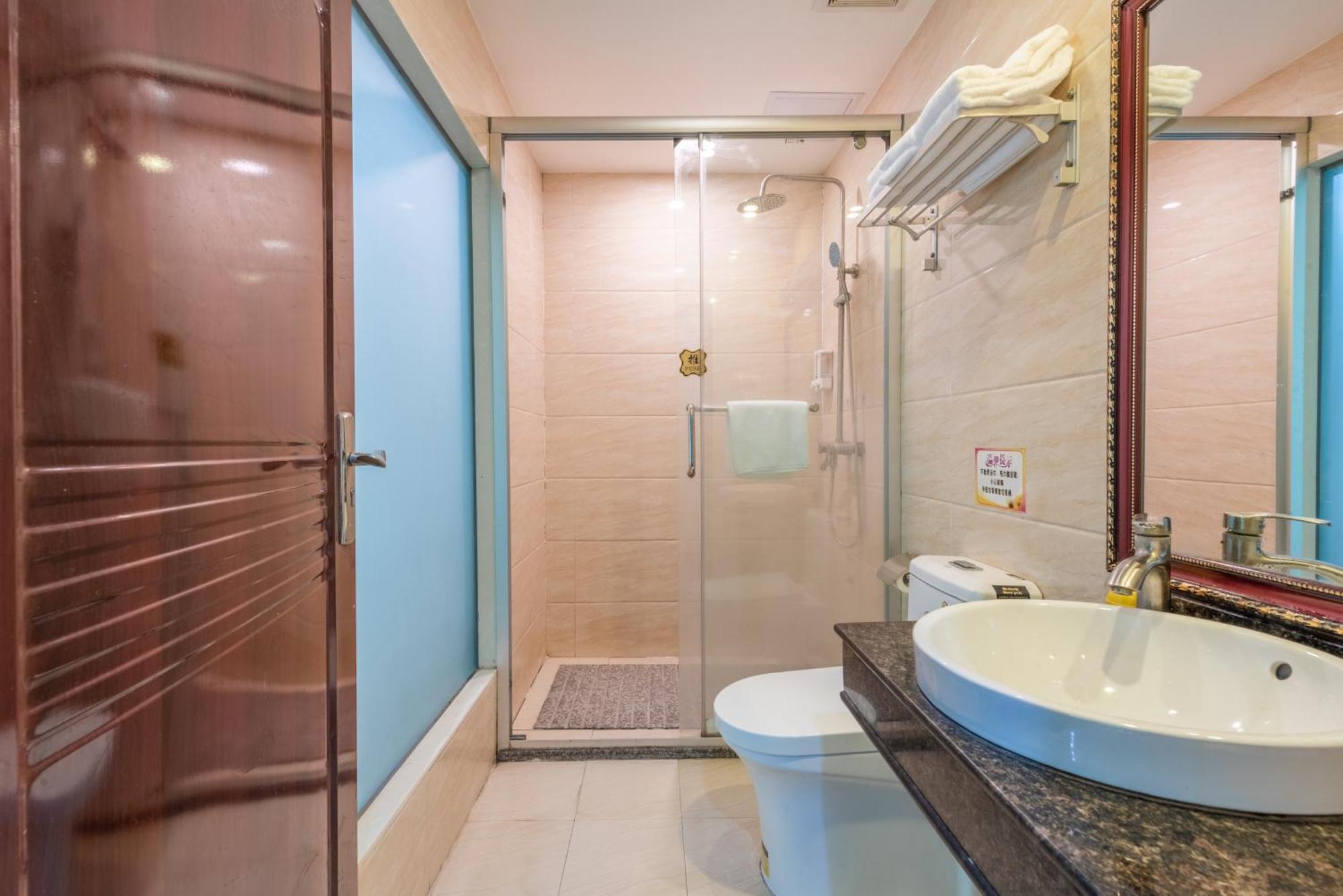 Huahang Hotel - Guangzhou Baiyun International Airport - Free Airport Shuttle Bus מראה חיצוני תמונה