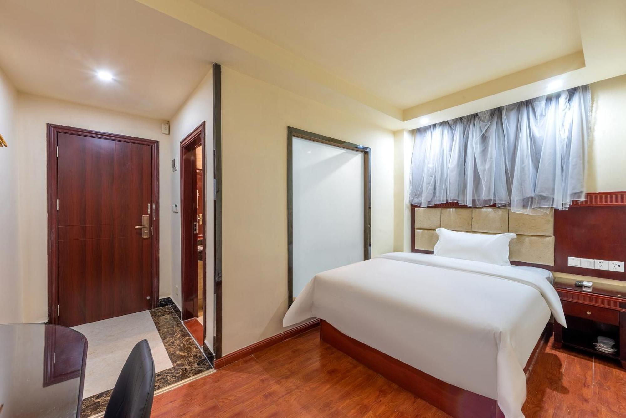 Huahang Hotel - Guangzhou Baiyun International Airport - Free Airport Shuttle Bus מראה חיצוני תמונה
